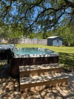 Blue Haus with Hot Tub, Shuffleboard, EV Charger - Walk to Town & Wineries - B&B Johnson City