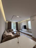 Nene Tereza Airport Apartment II - Bed and Breakfast Kamëz
