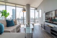 Premier Sub-Penthouse w Panoramic Views N Parking - Chambres d'hôtes Toronto