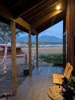 HORSE STAY LODGE kamifurano 山々を眺め馬と過ごす新築一棟貸 ホースステイロッジ上富良野 - Chambres d'hôtes Kami-furano