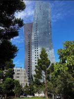 2BR Absolute Waterfront Apartment with Balcony-Parking-Pool & Gym in Docklands - Ferienwohnung Melbourne