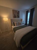 Chic Modern Retreat Private Bedroom in Modern Home - B&B Jacksonville
