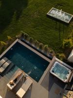 Deluxe Villa with Private Heated Pool and Jacuzzi