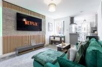 The Emerald Suite 1BR Apartment Near Etihad & Coop Live - B&B Manchester