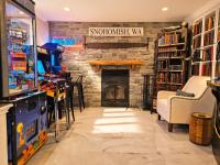 Private Bedroom I Fox Den w Hot Tub and Arcade - Ferienwohnung Snohomish