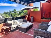 Luxury 3BR Apartment in Aloha Golf - Large Terrace & Pool - Bed and Breakfast Marbella