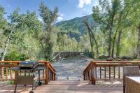 Walk to Crystal River & Dtwn! Mtn-View Gem w/ Deck - B&B Marble