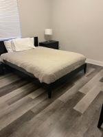 Modern Pool Home 5 bedroom - Bed and Breakfast Indianapolis