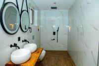 Kyada Grand Villa, 4 Bedroom Villa with Pool, Njiro - B&B Arusha