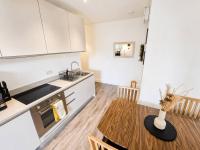 Contemporary Cabot Circus Central Flat Sleeps 4 - B&B Brístol