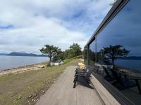 Hundeidvik Fjord Retreat - Fjord Suite with private sauna - B&B Hundeidvik