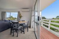 3BRM House in Auckland - Walk to Train, Lynn Mall and Westgate - B&B Auckland