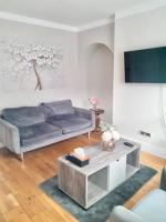 2 Bed house Sleeps 4 free parking Wi-Fi Netflix near Station Prince Royal Hospital Telford College Stadium ideal for CONTRACTORS AND FAMILIES - B&B Wellington