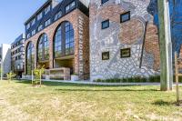 Onyx Apt Onsite EV 5mins to Foreshore - Hosted by Canstay - Bed and Breakfast Kingston
