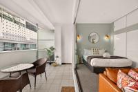 Central Studio with Sky Tower Views Zodiak Stays - B&B Auckland