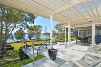 Lake Macquaries' Edgewater Lakehouse at Morisset Memories - B&B Morisset East