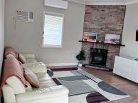 Front Country getaway in the centre of town, front - B&B Blayney