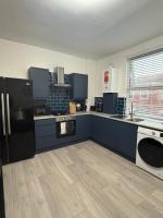 Brand New 1 Bed Apartment Free Parking Sleeps 4 Near Leeds City Centre First Direct Arena St James Hospital Leeds - Chambres d'hôtes Roundhay