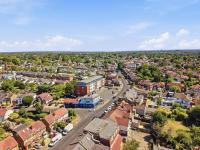 Stunning 1BR - Near Hampton Court - Free Parking - Bed and Breakfast West Molesey