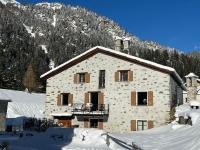 Romantic standalone 5 room cottage in Valposchiavo - B&B Poschiavo