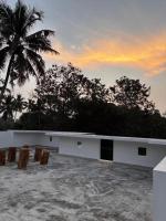 VAR Teak Haus AC 4BHK 10 min drive beach & cliff - Ferienwohnung Varkkallai