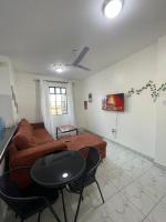 cozy 1bedroom mombasa near the beach with hot shower, Netflix, Secured parking 07&07 for 95 then 61to18 - Bed and Breakfast Mombassa
