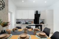 3 Bed House Free On Street Parking 11PPL - Bed and Breakfast Kingston upon Hull