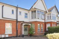 5 Fox Lane RnR Stays - Bed and Breakfast Southgate