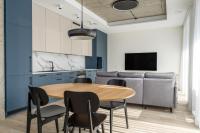 Light-Filled Apt, Private Parking, Balcony & Central - Chambres d'hôtes Kaunas