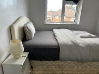 Contractor & Family Friendly House Romford - B&B Havering atte Bower