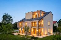 Plitvice Nest - 2 Bedrooms & 2 Bathrooms Gallery Apartment - Chambres d'hôtes Rakovica