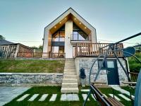 Modern cabin with stunning mountain views - Bed and Breakfast Prizren