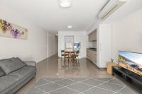 Stylish Riverside Haven with Parking Gym & Pool - B&B Brisbane