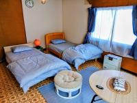 Dreibettzimmer mit Gemeinschaftsbad