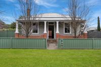 Central Bendigo Charmer Sleeps 6 - Bed and Breakfast Bendigo