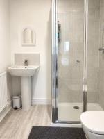 Elegant Double Room with Private En-Suite - B&B Bicester