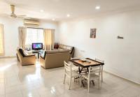 Puteri Homestay Batu Pahat 12-14 pax by Ngio - B&B Batu Pahat