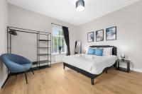 Modern 3 Bedroom house, short walk to train station and town centre, close to Manchester Airport and PLouise - Chambres d'hôtes Stockport