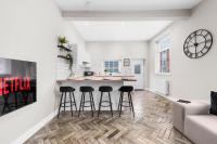 Modern 3 Bedroom house, short walk to train station and town centre, close to Manchester Airport and PLouise - Chambres d'hôtes Stockport