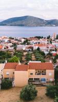 Lovely house with amazing views - B&B Calcide