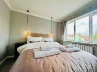 Boutique Home & Private Garden City Escape - B&B Colchester