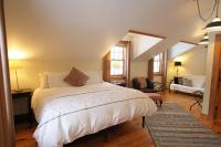 Zimmer mit Kingsize-Bett und Terrasse