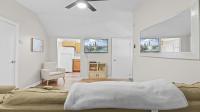 Apt with heated garage Libertyville Near Naval Base - B&B Libertyville