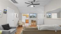 Apt with heated garage Libertyville Near Naval Base - B&B Libertyville