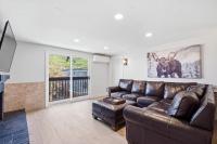 2BR - 3 Min to Lifts - Hot Tub and Pool - Remodeled - B&B Park City