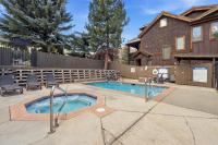 2BR - 3 Min to Lifts - Hot Tub and Pool - Remodeled - B&B Park City