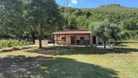 Vineyard Cottage with Mountain Views - B&B Podgorica