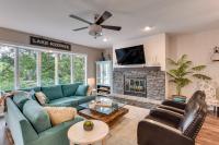 Lake Keowee Resort Condo w/ Fantastic View - Bed and Breakfast Salem
