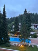 Family apartment in Happy Rancho - pool, tennis sauna. - Bed and Breakfast Laax
