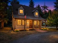 Little Bear Cottage - Walk to Bear Mountain, Fireplace, Deck - Bed and Breakfast Big Bear Lake